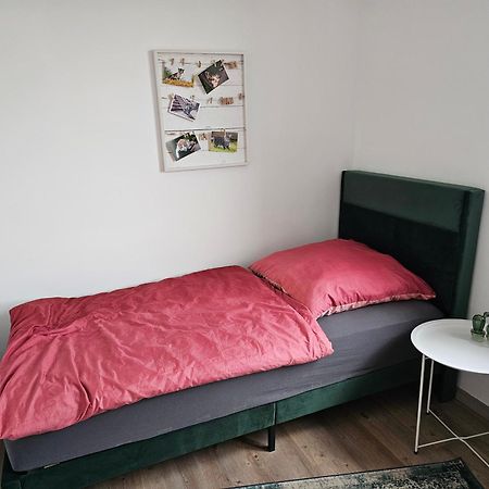 Moderne Doppelhaushaelfte In Oppenheim Villa Екстериор снимка